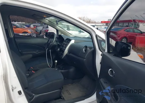 2015 Nissan Versa Note S (Sr)/S Plus/Sl/Sr/Sv z USA, uszkodzony, nr VIN 3N1CE2CP1FL427270
